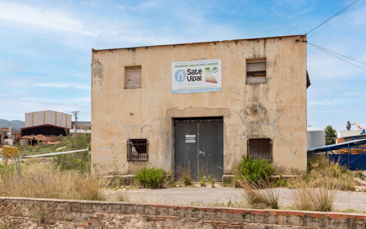Industrial Building In Canals (402 M²)