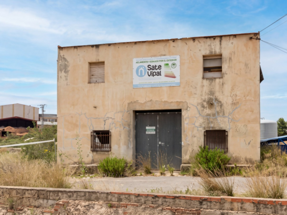 Industrial Building In Canals (402 M²)