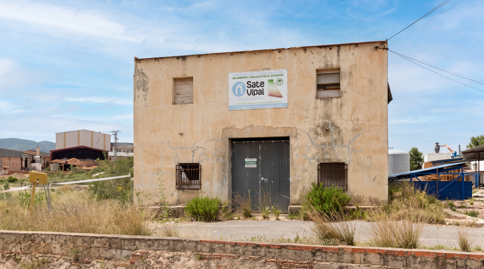 Industrial Building In Canals (402 M²)