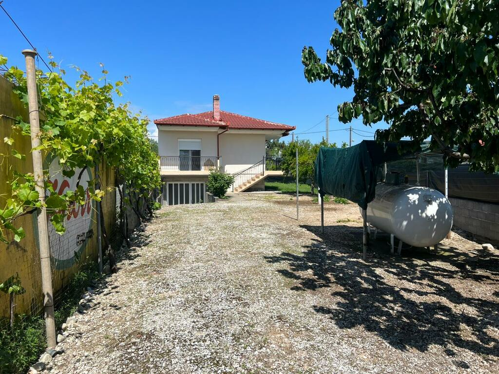 2-bedroom Detached House In Veroia, Greece (180 M²)