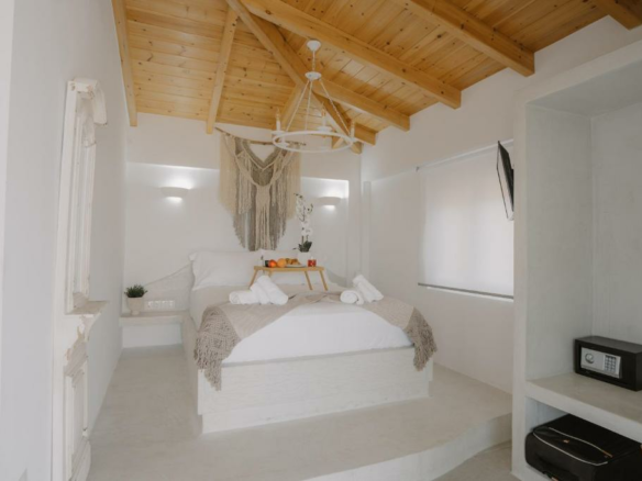 7-bedroom Maisonette In Karistos, Greece (236 M²)