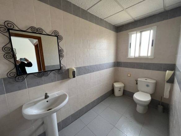 Commercial In Macisvenda, Spain (80 M²)