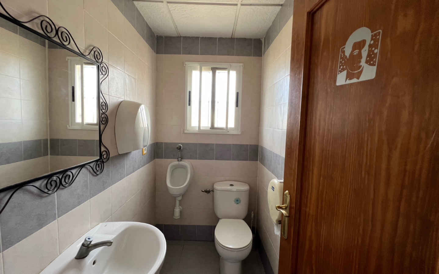 Commercial In Macisvenda, Spain (80 M²)