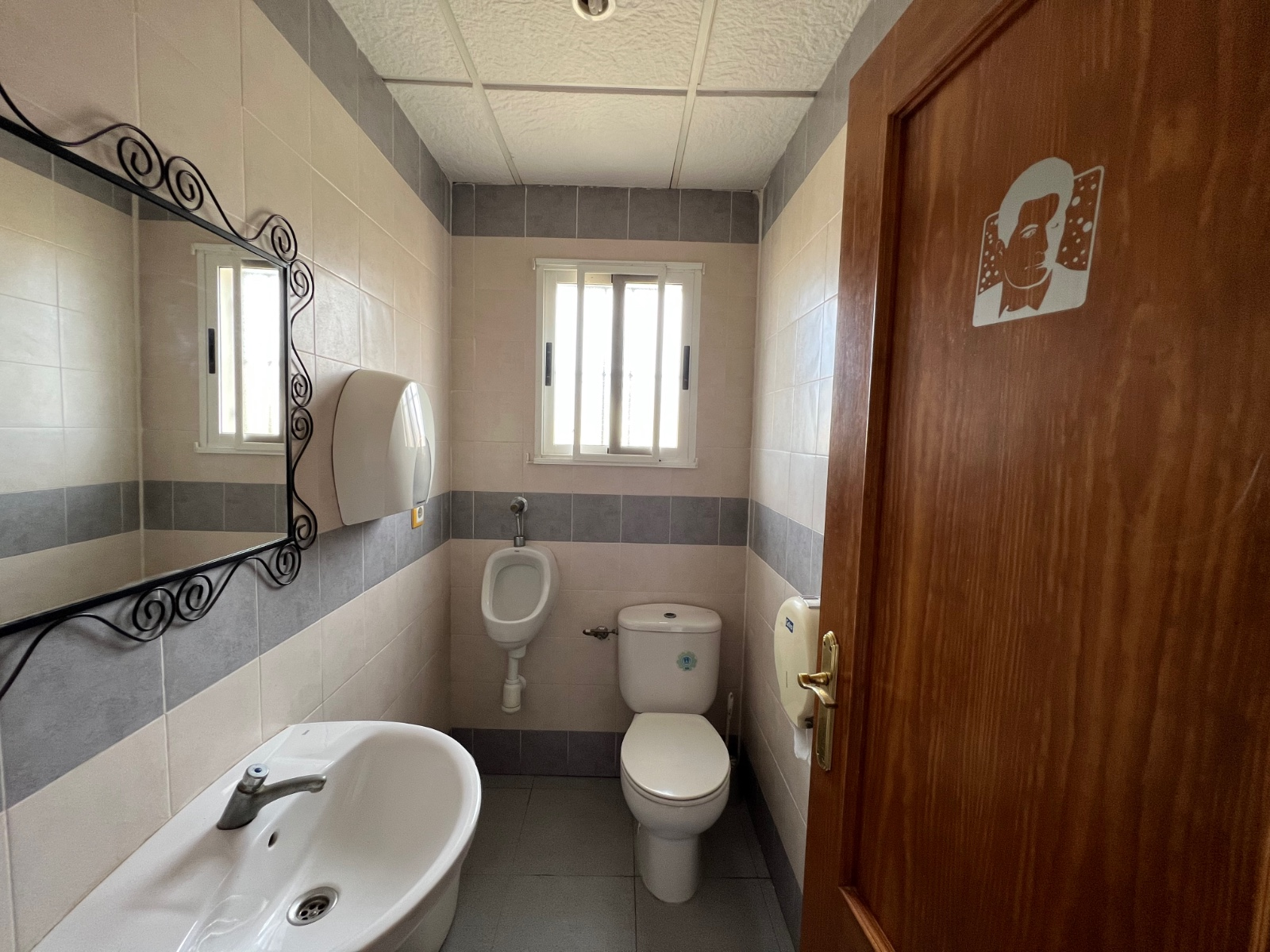 Commercial In Macisvenda, Spain (80 M²)