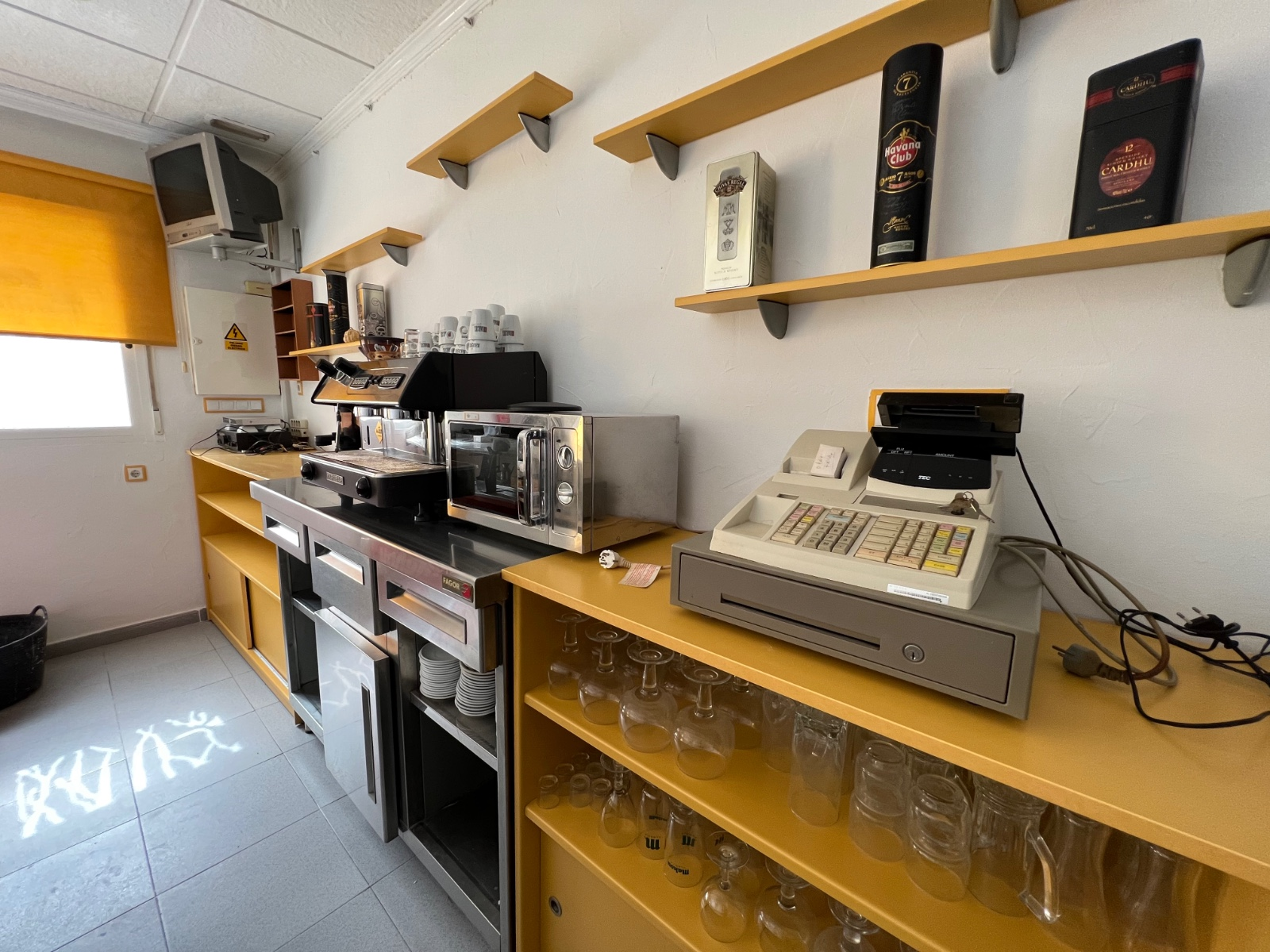 Commercial In Macisvenda, Spain (80 M²)