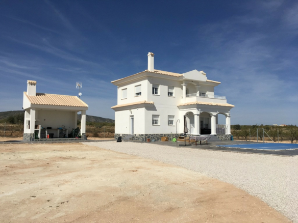 3-bedroom Detached Villa In Pinoso, Spain (150 M²)