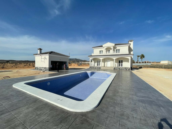 3-bedroom Detached Villa In Pinoso, Spain (163 M²)