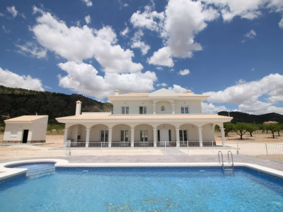 5-bedroom Detached Villa In Pinoso, Spain (245 M²)