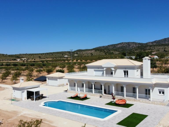 6-bedroom Detached Villa In Pinoso, Spain (270 M²)