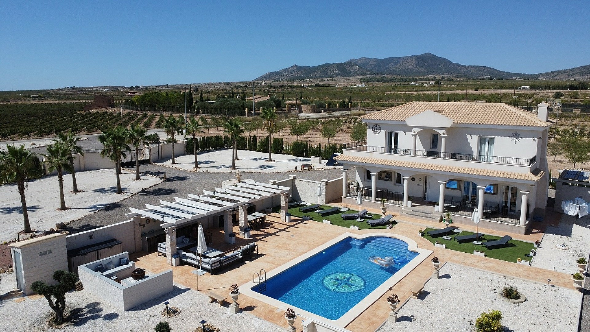 3-bedroom Detached Villa In Pinoso, Spain (195 M²)
