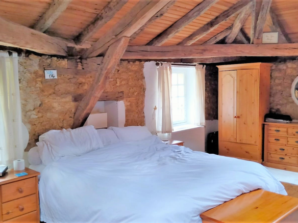3-bedroom Country House In Roumazieres-loubert, France (170 M²)