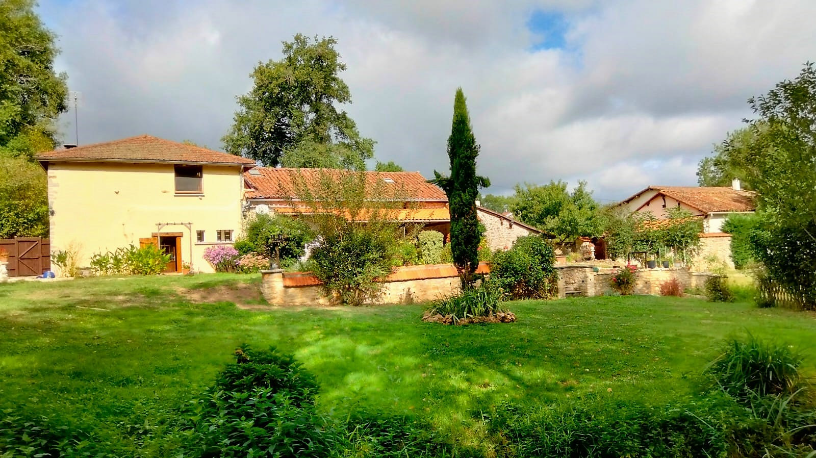 property_image_11eiulwxir_20260920122024-b5f284 3-bedroom Country House In Roumazieres-loubert, France (170 M²)