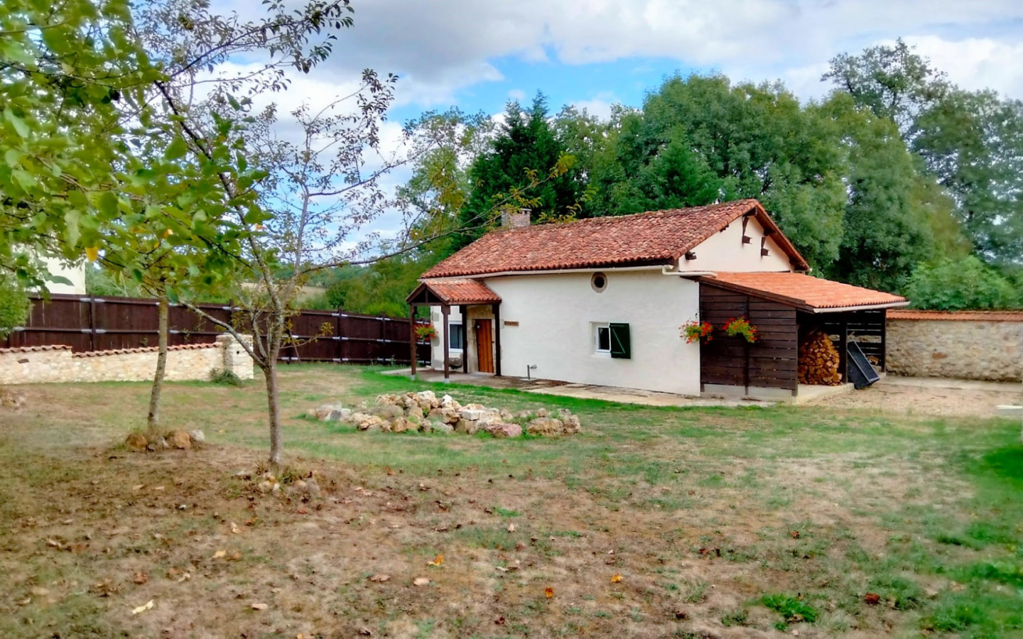 3-bedroom Country House In Roumazieres-loubert, France (170 M²)