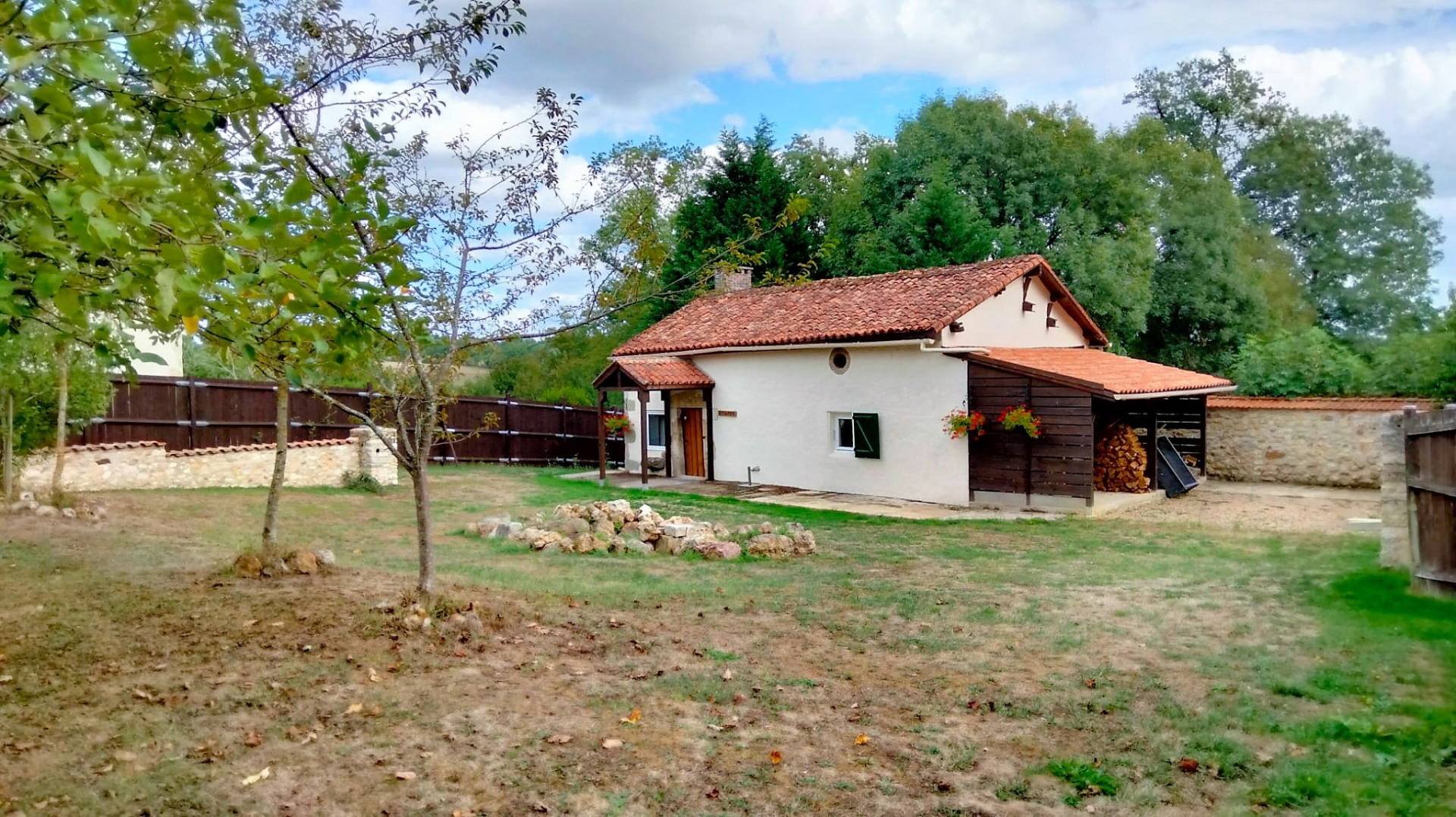 property_image_133ewesaor_20260920122136-08eebc 3-bedroom Country House In Roumazieres-loubert, France (170 M²)