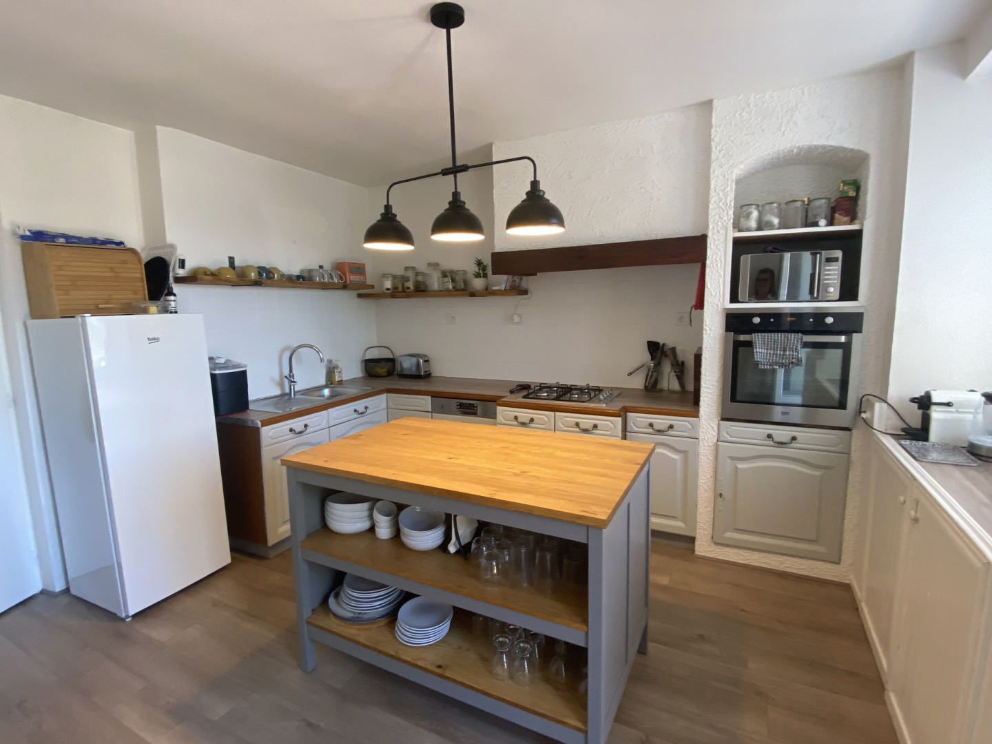 3-bedroom House In Saint-romain, France (130 M²)