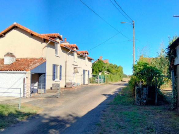 4-bedroom Country House In Usson-du-poitou, France (171 M²)