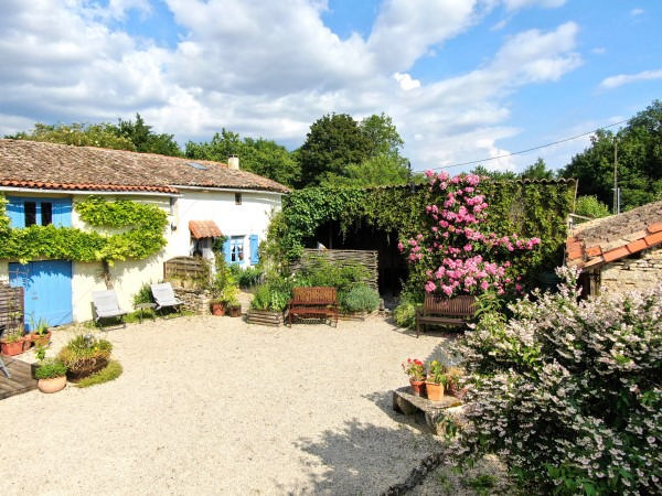 4-bedroom Country House In Messe, France (179 M²)