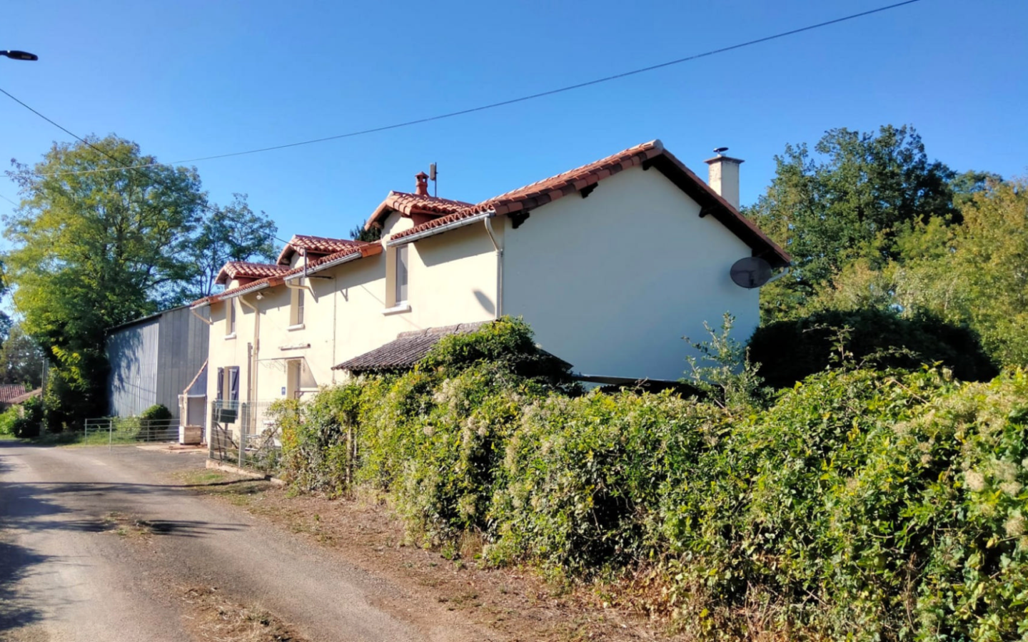 4-bedroom Country House In Usson-du-poitou, France (171 M²)