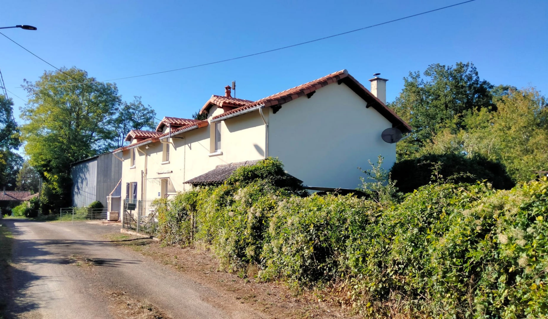 4-bedroom Country House In Usson-du-poitou, France (171 M²)