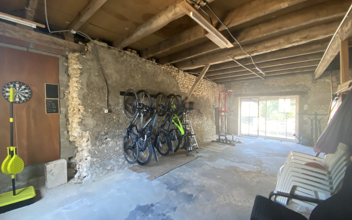 3-bedroom House In Saint-romain, France (130 M²)