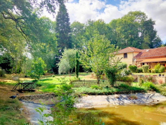 3-bedroom Country House In Roumazieres-loubert, France (170 M²)