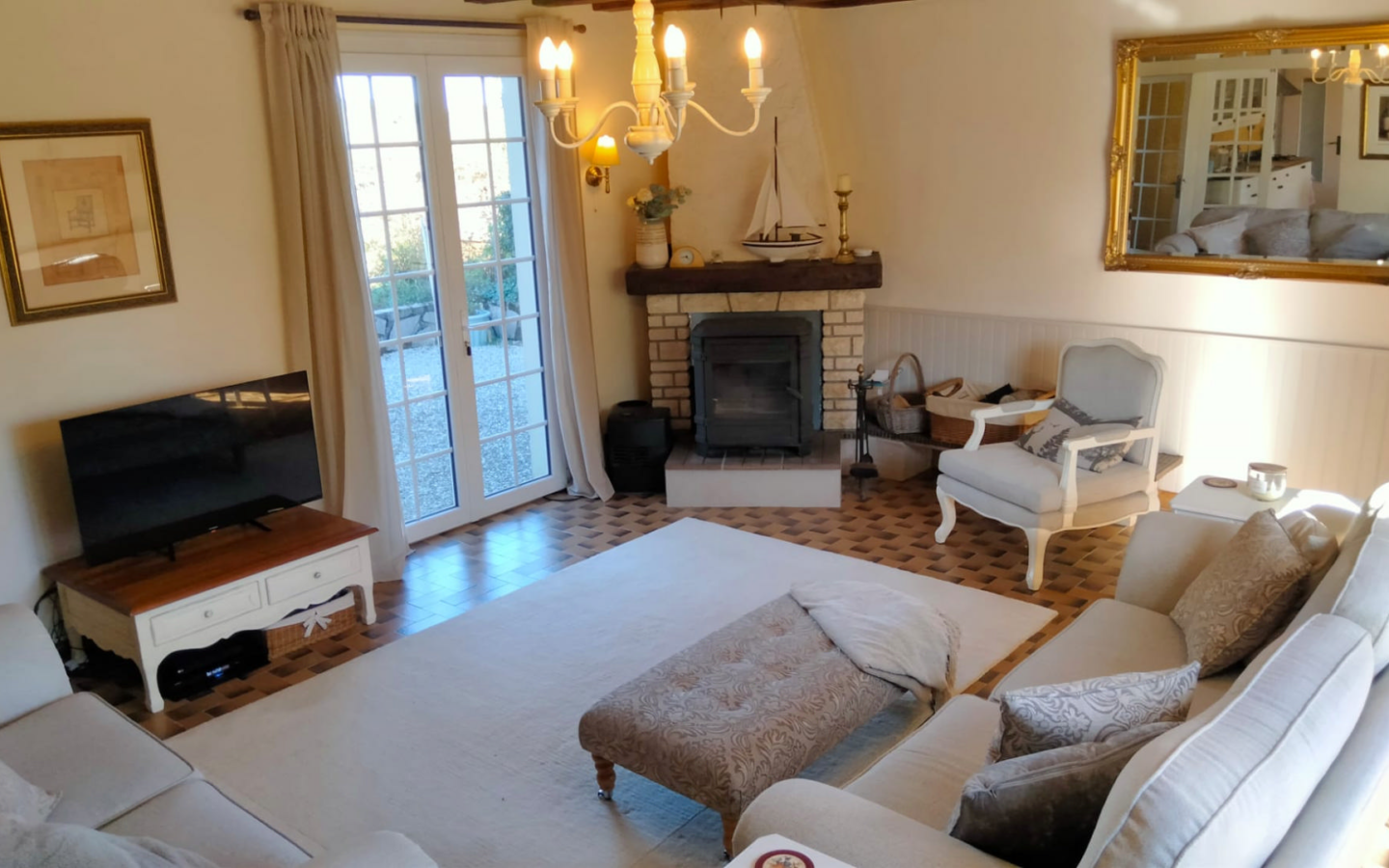 4-bedroom Country House In Usson-du-poitou, France (171 M²)