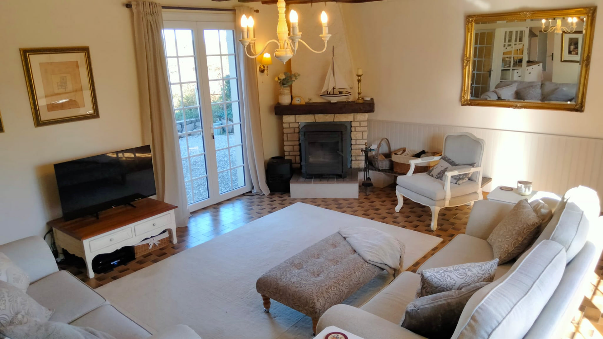 4-bedroom Country House In Usson-du-poitou, France (171 M²)