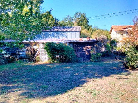 4-bedroom Country House In Usson-du-poitou, France (171 M²)
