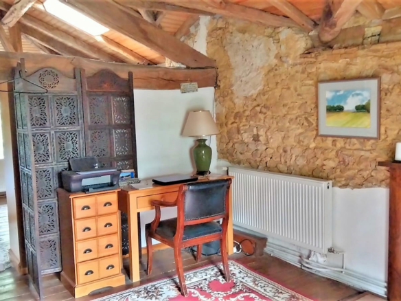 3-bedroom Country House In Roumazieres-loubert, France (170 M²)