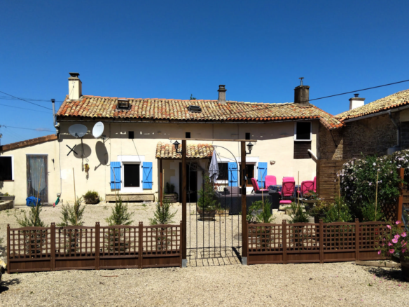 4-bedroom Country House In Messe, France (179 M²)