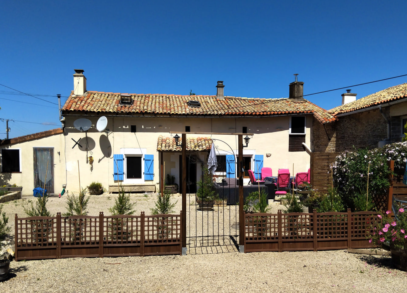 4-bedroom Country House In Messe, France (179 M²)