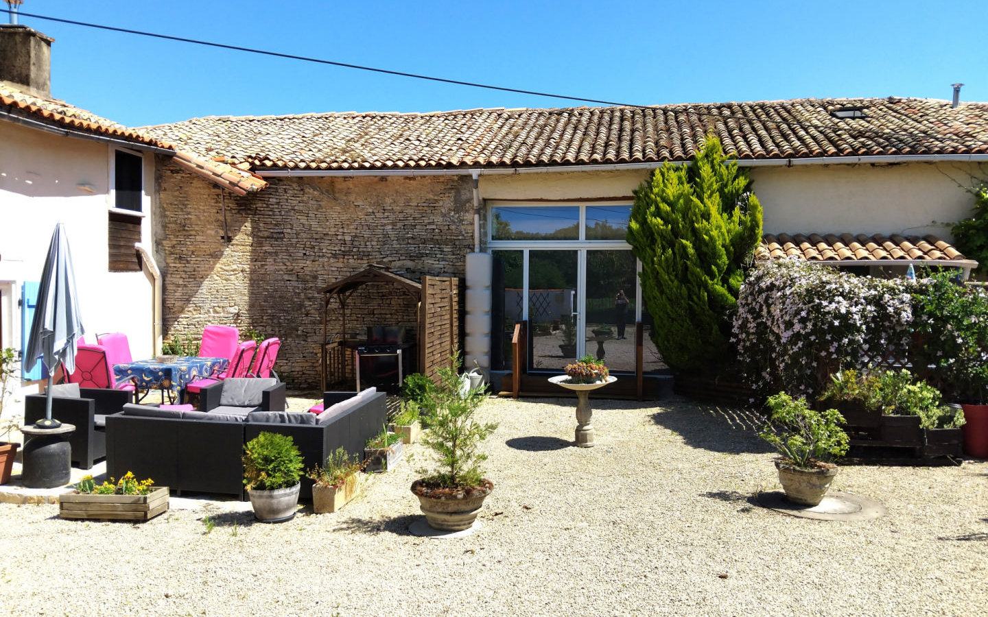 4-bedroom Country House In Messe, France (179 M²)