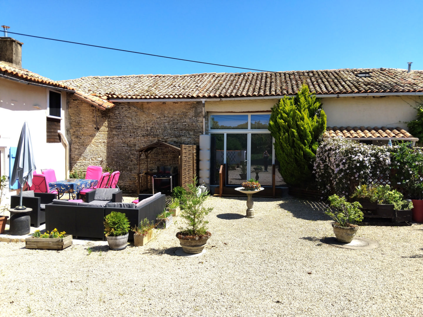 4-bedroom Country House In Messe, France (179 M²)