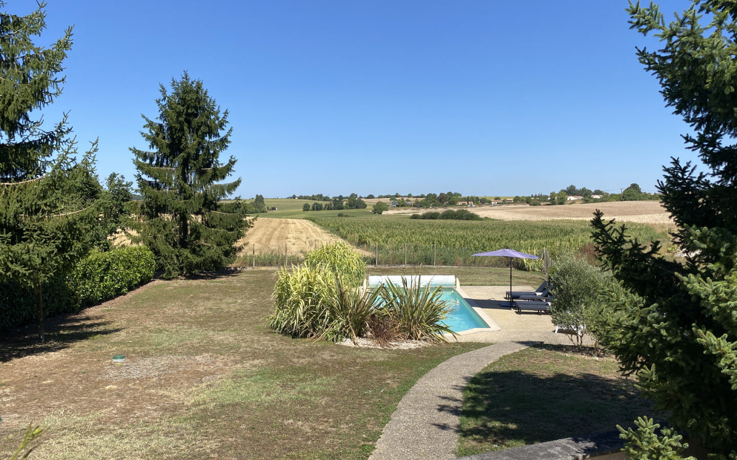 3-bedroom House In Saint-romain, France (130 M²)