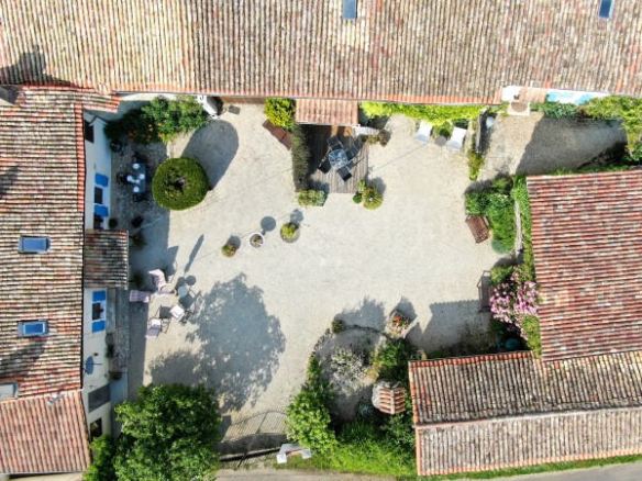 4-bedroom Country House In Messe, France (179 M²)