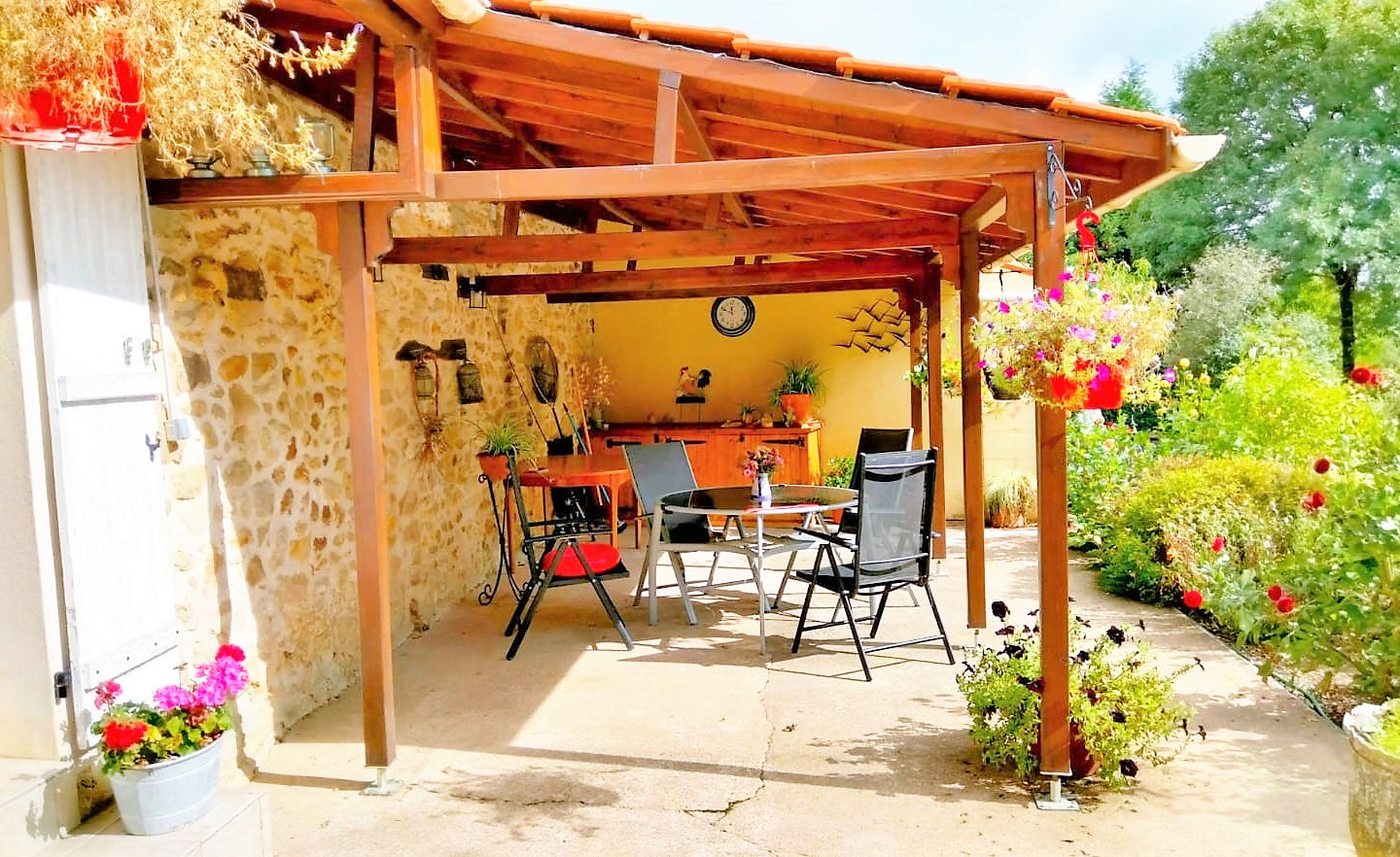 3-bedroom Country House In Roumazieres-loubert, France (170 M²)