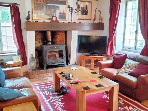 3-bedroom Country House In Roumazieres-loubert, France (170 M²)