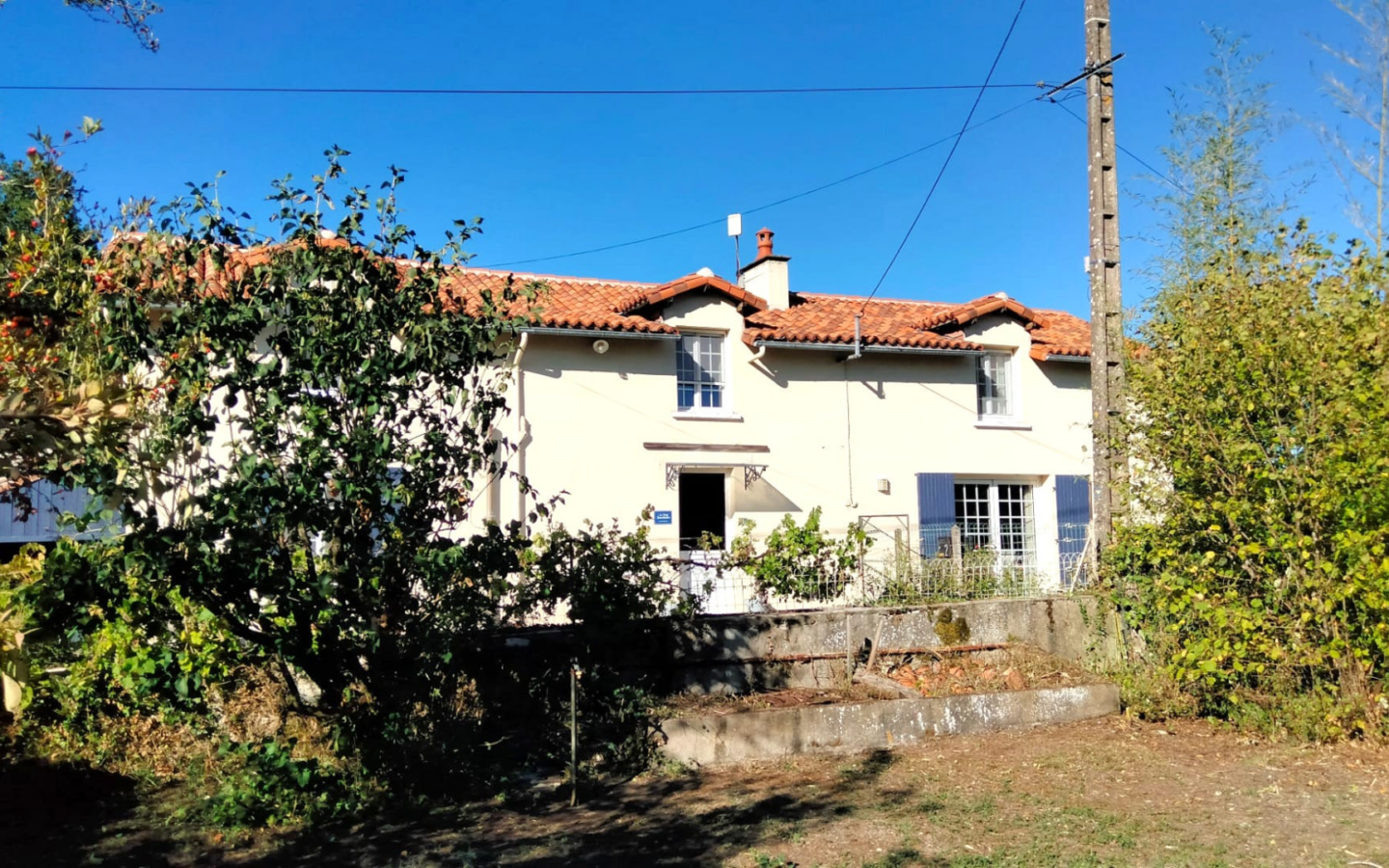 4-bedroom Country House In Usson-du-poitou, France (171 M²)