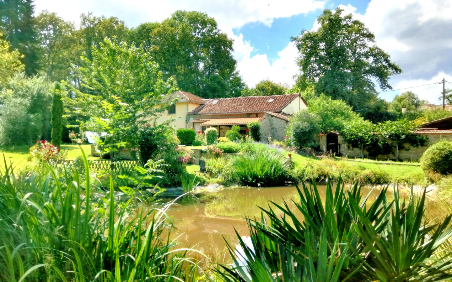 3-bedroom Country House In Roumazieres-loubert, France (170 M²)