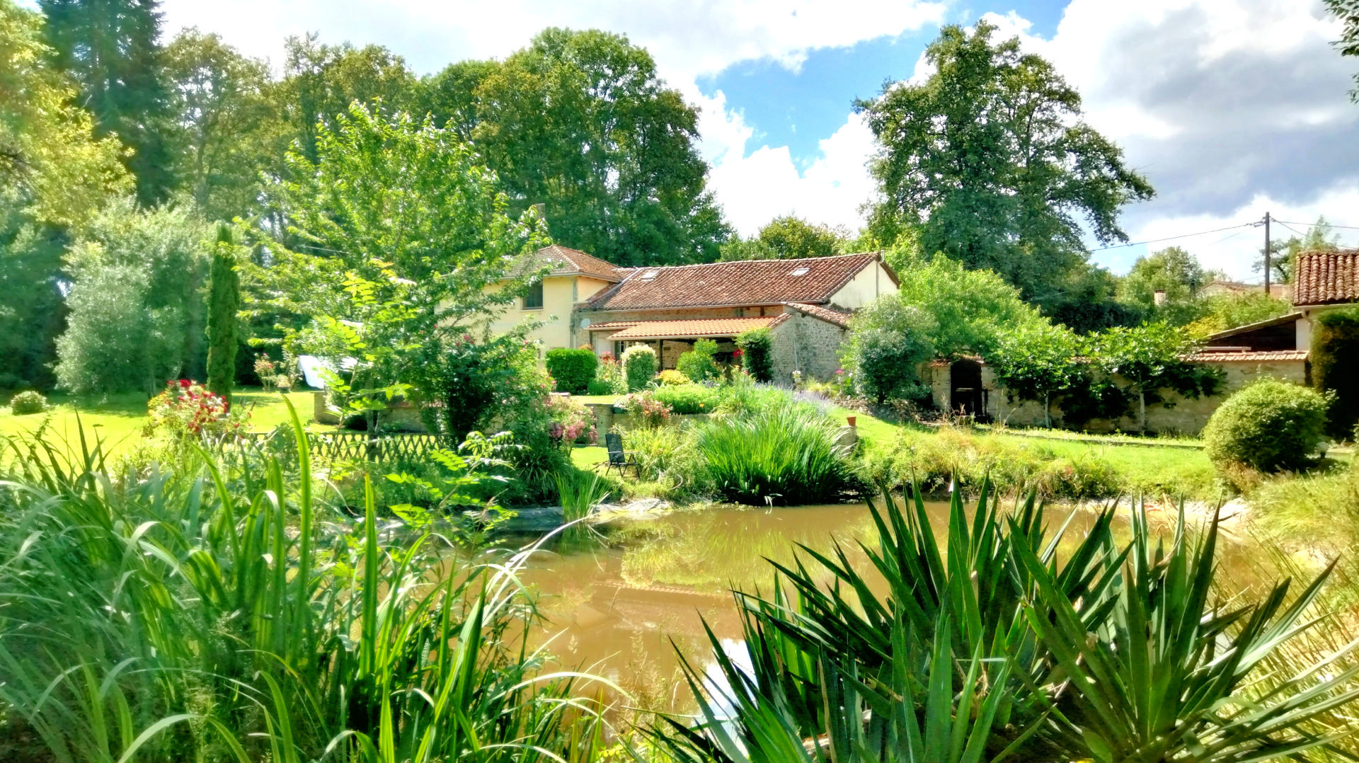 property_image_1tokwjygej_20260920122018-bca127 3-bedroom Country House In Roumazieres-loubert, France (170 M²)