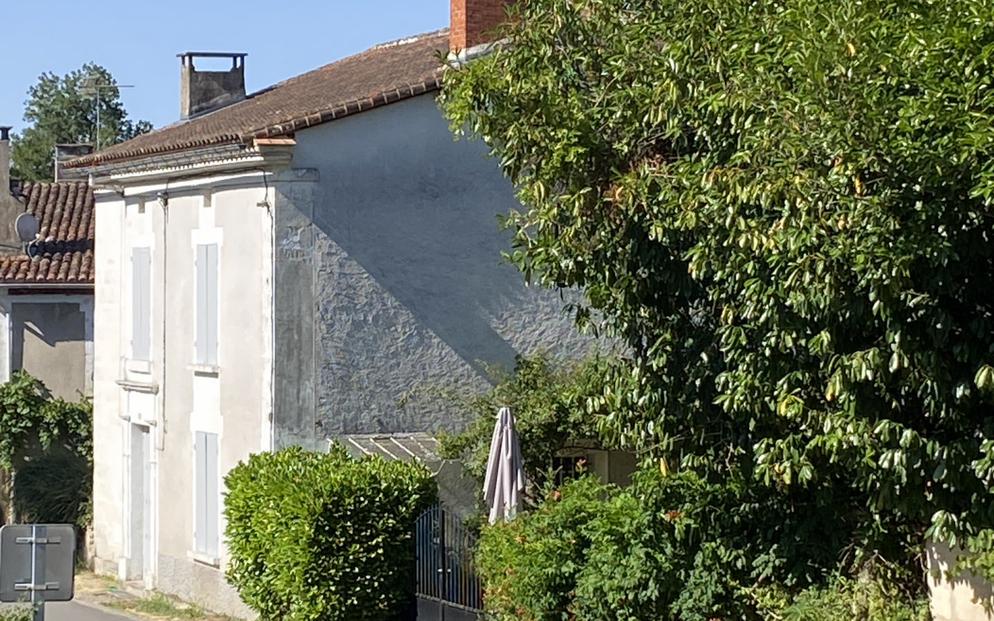 3-bedroom Village House In Rioux-martin, France (147 M²)