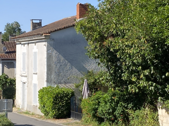 3-bedroom Village House In Rioux-martin, France (147 M²)