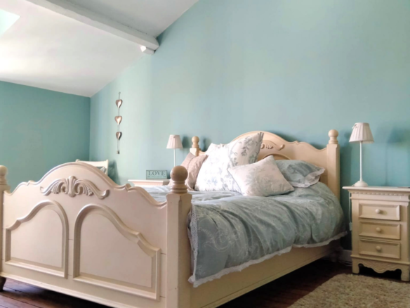4-bedroom Country House In Usson-du-poitou, France (171 M²)