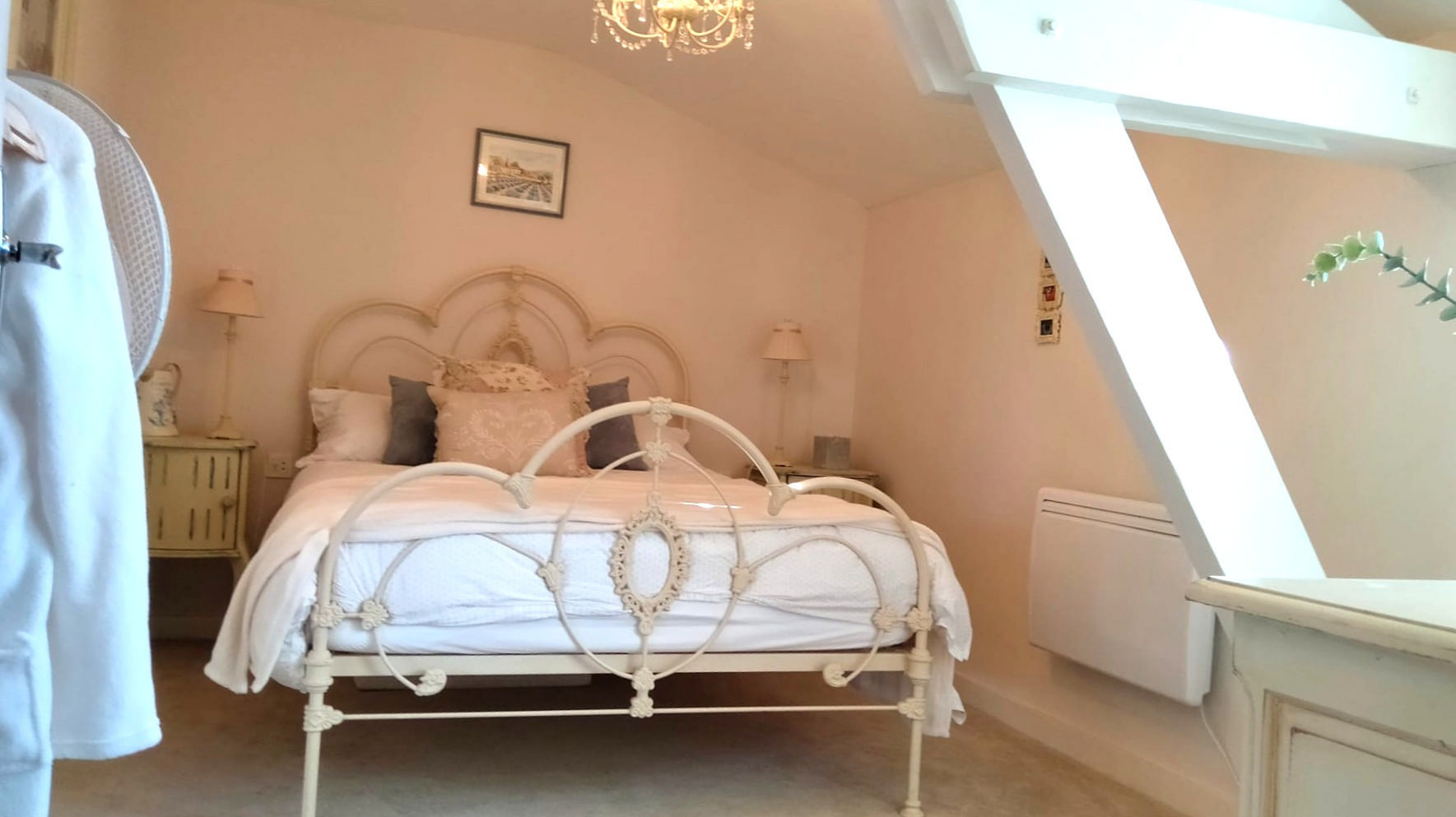 4-bedroom Country House In Usson-du-poitou, France (171 M²)
