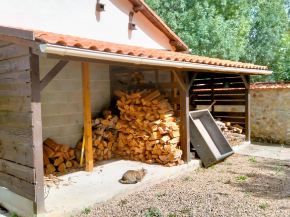 3-bedroom Country House In Roumazieres-loubert, France (170 M²)
