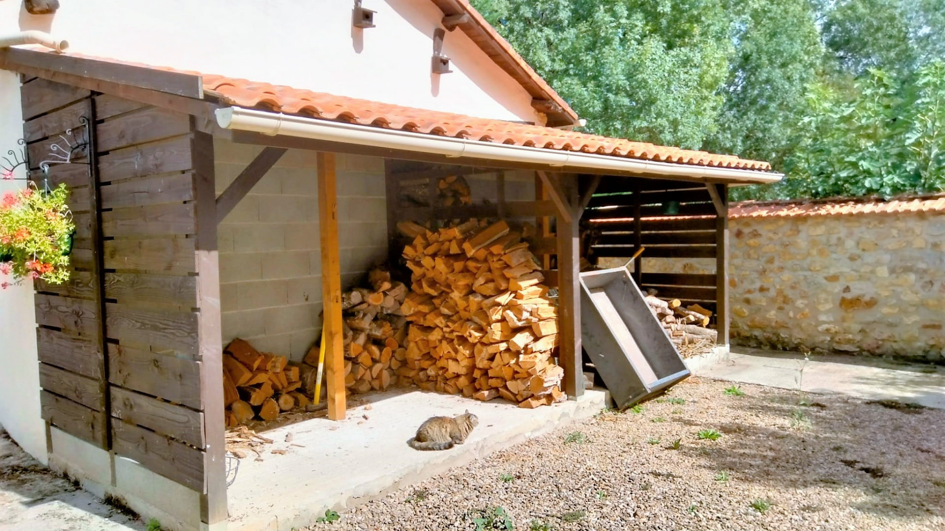 property_image_1yvp5nf4db_20260920122153-f34e58 3-bedroom Country House In Roumazieres-loubert, France (170 M²)