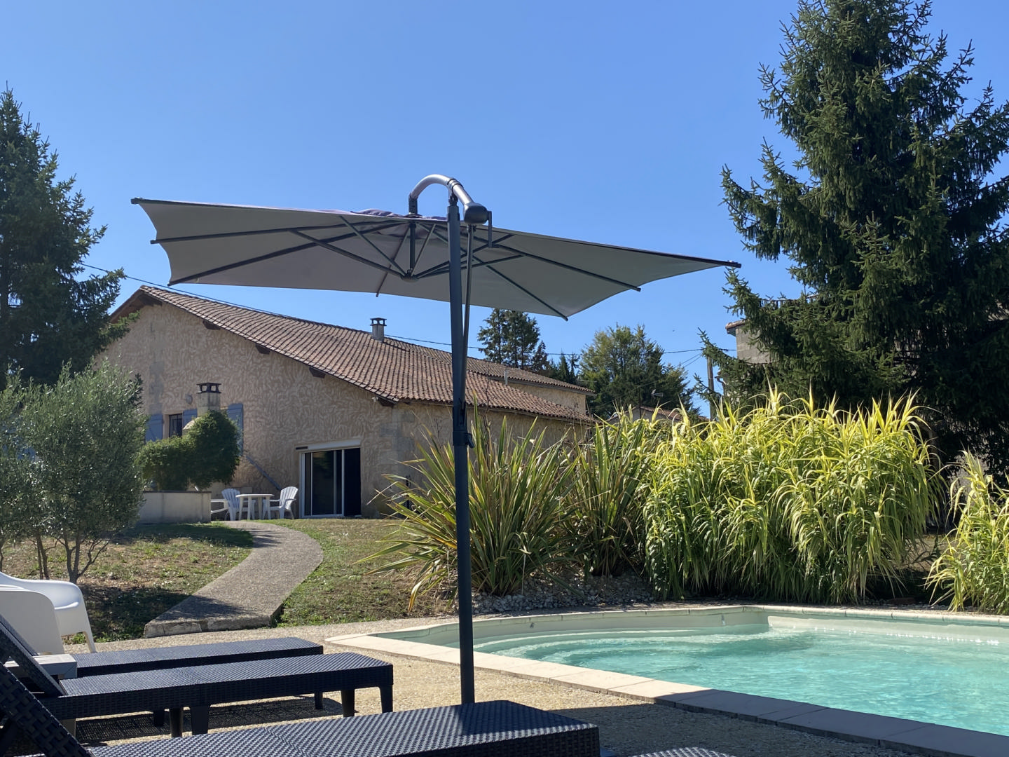 3-bedroom House In Saint-romain, France (130 M²)