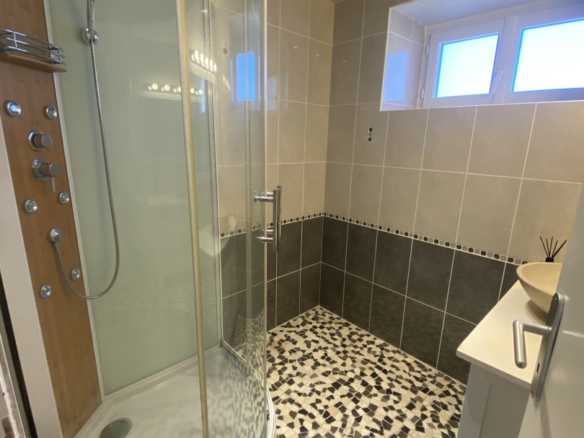 3-bedroom House In Saint-romain, France (130 M²)