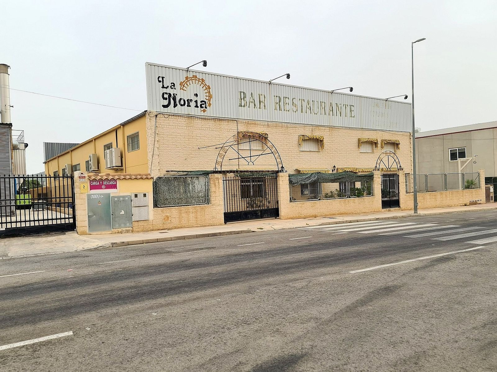 w_hzkvbfdphsdjima6sa6b-50ae0d Commercial In Salinas, Spain (1.104 M²)