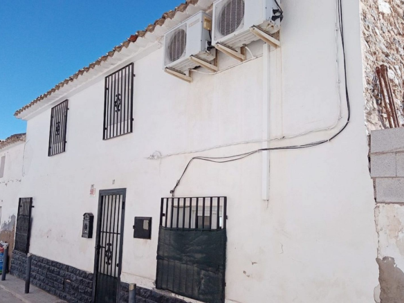 3-bedroom Townhouse In Sax, Spain (115 M²)